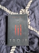 Troje. Thriller 
