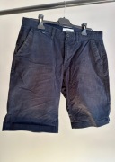 Granatowe spodenki Reserved