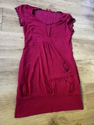 Tanio! Czerwona bluzka Triumph 36 – gwiazdki, krótki rękaw, świetny stan