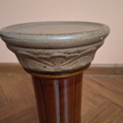 Stary kwietnik kolumnowy, ceramiczny