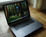 MacBook Pro 2018 15" 6-core i7, 16GB! touchbar retina
