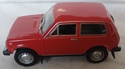 Łada NIVA 2121 - Kultowe auta z PRL model 1:43 + gazetka z 2009 #29