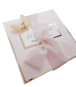 Kartka ślubna w pudełku z suszonymi kwiatami pudrowa róż personalizacja