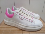 białe skórzane damskie sneakersy marki Guess wkładka 25,5 cm nowe