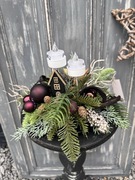 Świąteczny stroik z domkiem