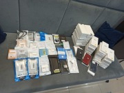 BOX ETUI do telefonów ! Prawie 80 sztuk. Znaczna większość skórzanych