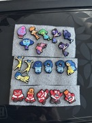 Charmsy do Crocsów przypinki do butów To się w głowie nie mieści