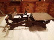 Stara zabytkowa waga szalkowa