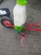 Opryskiwacz szkółkarski akumulatorowy do międzyrzędzi jak Mankar