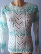 Sweter robiony na drutach