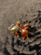 pin pinezka broszka rybka 