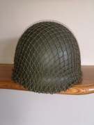 Wojskowy hełm stalowy