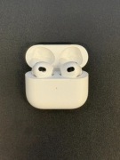 Apple AirPods (3. generacji) z etui ładującym MagSafe