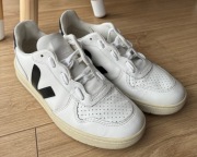 Veja V-10 Trainers