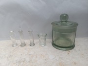 Szklane naczynia gabinet lekarski higienistki pracownia chemiczna PRL 