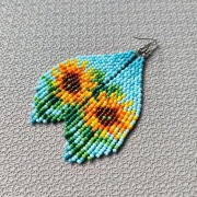 Kolczyki z koralików z kwiatami 