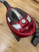 Niemiecki solidny bezworkowy odkurzacz 