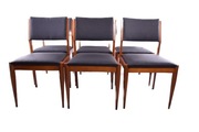6 krzeseł  utrzymanych w duchu skandynawskiego modernizmu