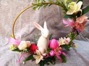 Stroik wielkanocny stojący na kole