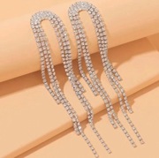 Kolczyki damskie wiszace z cyrkoniami.