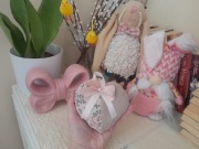 Zawieszka Serduszko patchworkowa kwiaty i beżowy w prążek 