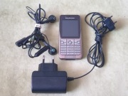 Telefon Sony Ericson K530i z ładowarką i słuchawkami