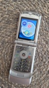 Motorola V3 telefon z klapką