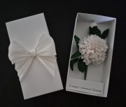 Mini bukiecik z krepiny w pudełeczku hand made. Komunia