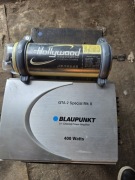 Zestaw wzmacniacz blaupunkt 400wat 2/1 kondensator Hollywood 1F