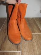 Pomarańczowe, botki, kowbojki Venezia, płaskie buty z wysoką cholewką