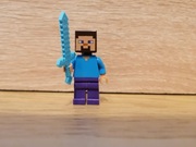 Minifigurka LEGO Steve z diamentowym mieczem