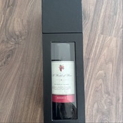 Historia Wina piękna książka w kształcie butelki wina w pudełku