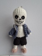 Brelok , przywieszka Sans undertale na szydełku 