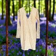 Elegancka sukienka koronkowa Pink Boutique ivory, nowa z metką r. 40