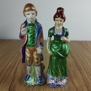 Para antycznych rzeźb z porcelany 