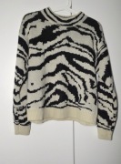 Sweter beżowo-czarny z motywem zebry M 38