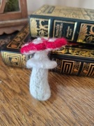Brelok muchomor  hand made filc , filcowana na sucho, rękodzieło