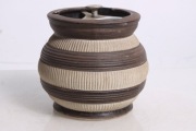 Ceramiczne naczynie na tytoń, pokrywka z dociskiem