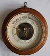 Barometr w obudowie drewnianej