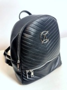 Mały pojemy, podręczny plecaczek CZARNY