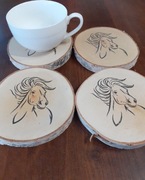 Podkładka pod kubek. Naturalne drzewo. Konik.