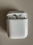 AirPods 2 z etui do ładowania (Lightning)
