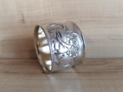 POSREBRZANY SERWETNIK OBRĄCZKA DO SERWETEK MONOGRAM AMOR PUTTO