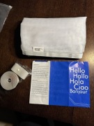 moskitiera biała na drzwi (kurtyna siatkowa), która służy jako ochrona 