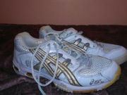 Buty halowe Asics roz. 37,5 dł. wkł.23,5 cm. 