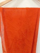 Intensywnie pomarańczowa, zwiewna chusta, prostokątna