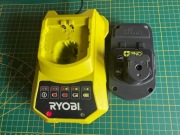 RYOBI ZESTAW ŁADOWARKA BATERIA 