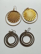 Dwie pary dużych okrągłych kolczyków
