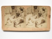 367 Fotografia stereoskopowa - scenka rodzajowa, szewc pobiera miarę