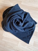 Nieduży czarny koc pled polarowy 155/100 cm